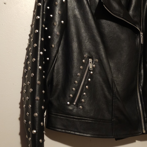 Forever 21 Plus Size Studs Moto Jacket - Picture 4 of 5